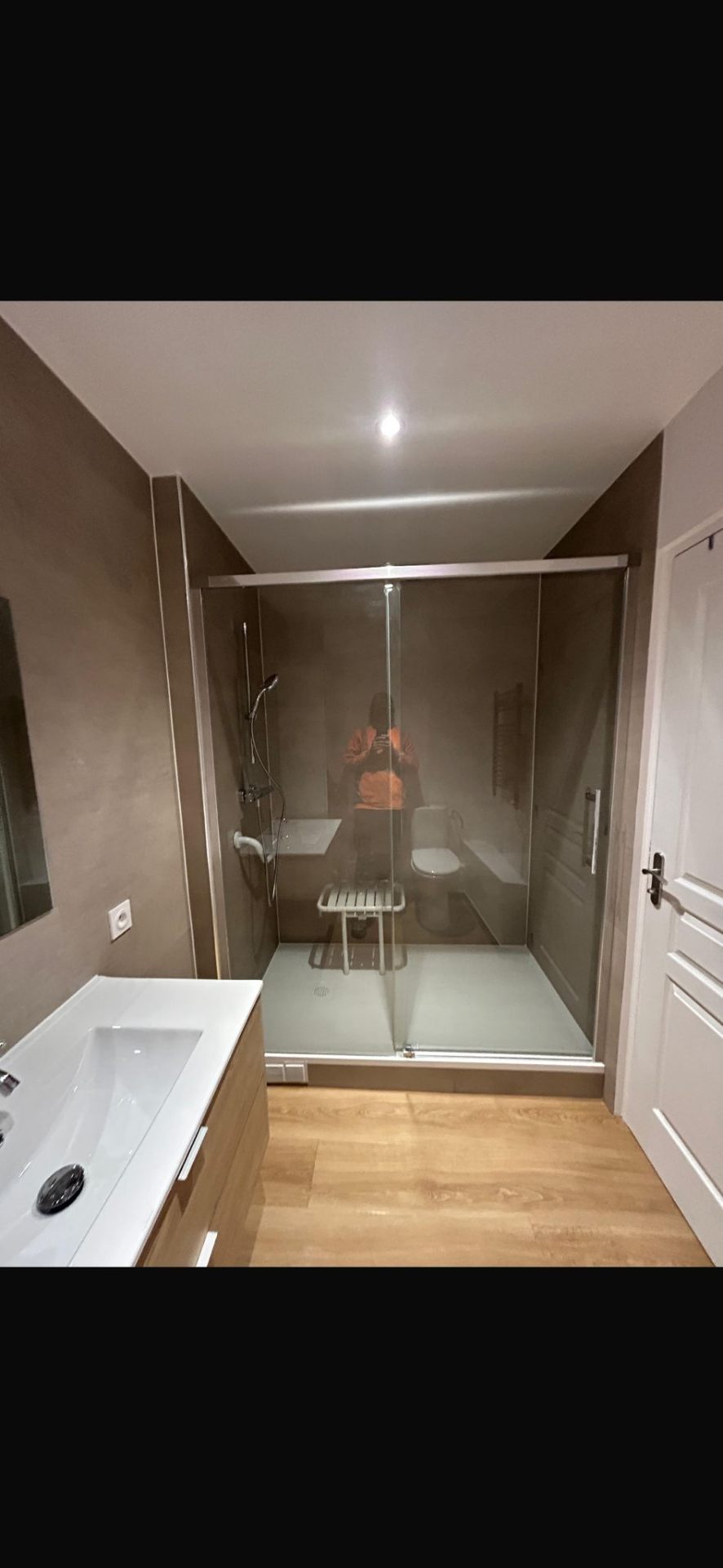 Après — Salle de bain adaptée complète